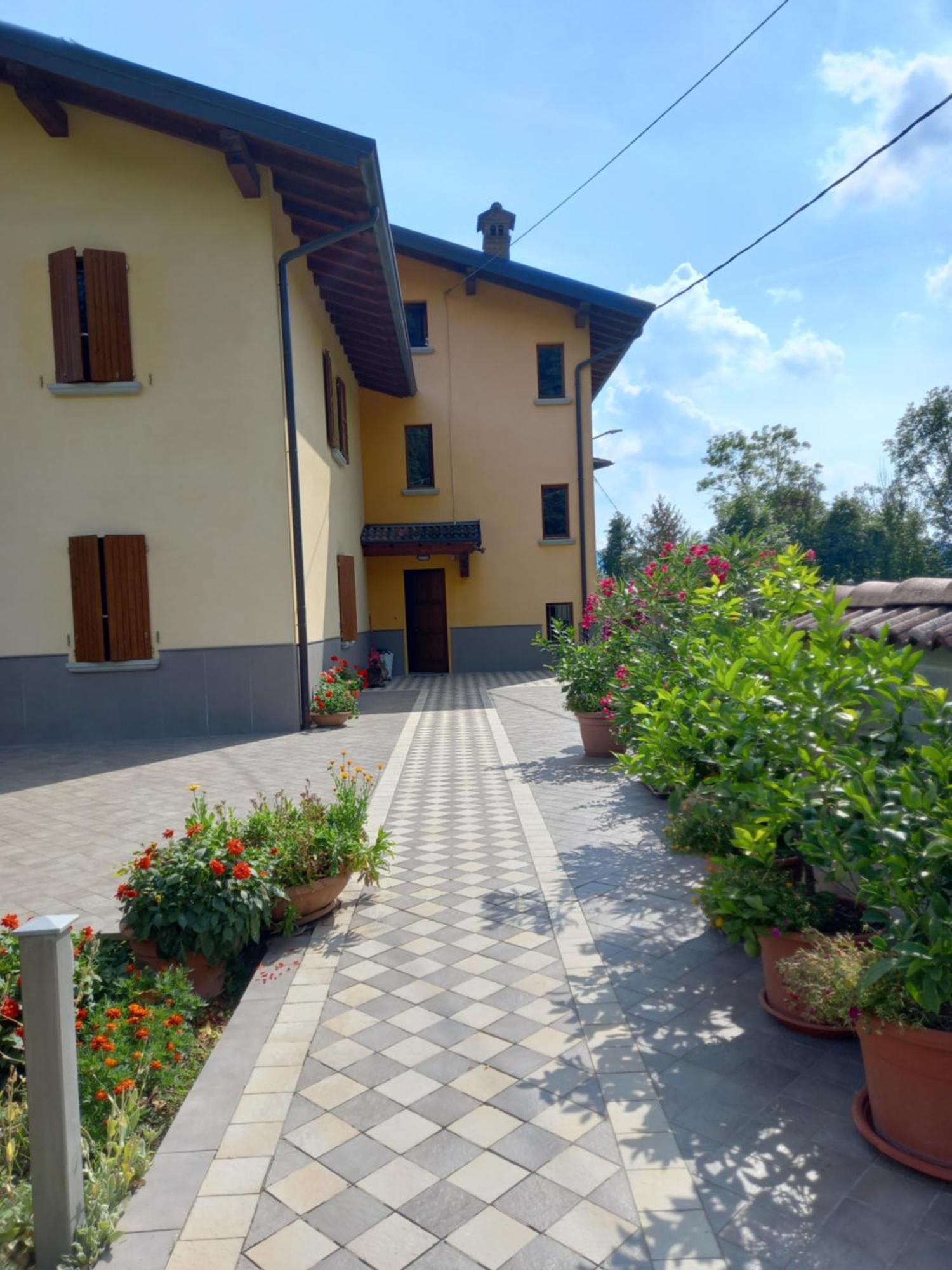 Casa Vacanze Tania Somendenna Exteriör bild